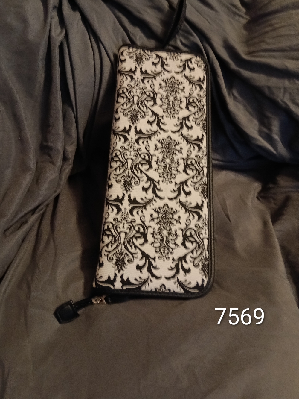 Creative Couture Black & White Needle Case With Needles